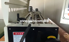 淋涂前滾涂透明UV漆.jpg 淋涂前滾涂透明UV漆.jpg