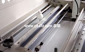 家具板激光輥UV面漆滾涂.jpg 家具板激光輥UV面漆滾涂.jpg
