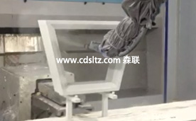 立體異形家具噴涂機(jī)器人.jpg 立體異形家具噴涂機(jī)器人.jpg