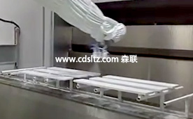 多件家具板噴涂機(jī)器人.jpg 多件家具板噴涂機(jī)器人.jpg