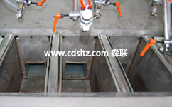 木線條噴涂機(jī)油漆收集槽.jpg 木線條噴涂機(jī)油漆收集槽.jpg