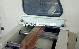 木門套板UV底漆自動(dòng)噴涂.jpg 木門套板UV底漆自動(dòng)噴涂.jpg