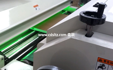 板式家具UV涂裝生產線填補透明UV膩子半固化.jpg 板式家具UV涂裝生產線填補透明UV膩子半固化.jpg