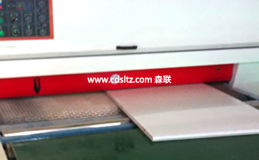 板式家具UV涂裝生產線均勻砂光UV底漆.jpg 板式家具UV涂裝生產線均勻砂光UV底漆.jpg