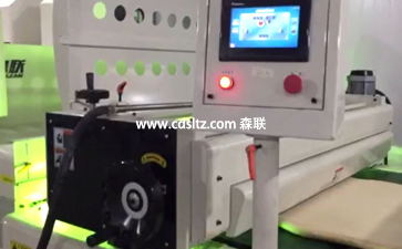 實木家具UV滾涂生產(chǎn)線滾涂透明UV底漆全固化.jpg 實木家具UV滾涂生產(chǎn)線滾涂透明UV底漆全固化.jpg