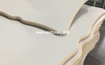 實木家具UV滾涂生產(chǎn)線成品輸送下線碼垛.jpg 實木家具UV滾涂生產(chǎn)線成品輸送下線碼垛.jpg