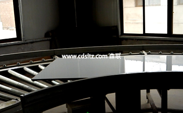 三聚氰胺板UV涂裝生產(chǎn)線轉(zhuǎn)彎輸送.jpg 三聚氰胺板UV涂裝生產(chǎn)線轉(zhuǎn)彎輸送.jpg