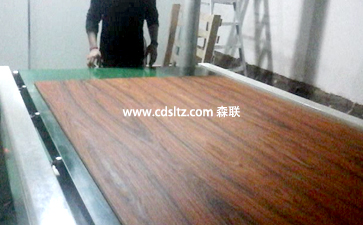 著色后產(chǎn)品輸送下料.jpg 著色后產(chǎn)品輸送下料.jpg