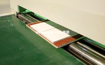 櫥柜板UV膩子半固化.jpg 櫥柜板UV膩子半固化.jpg